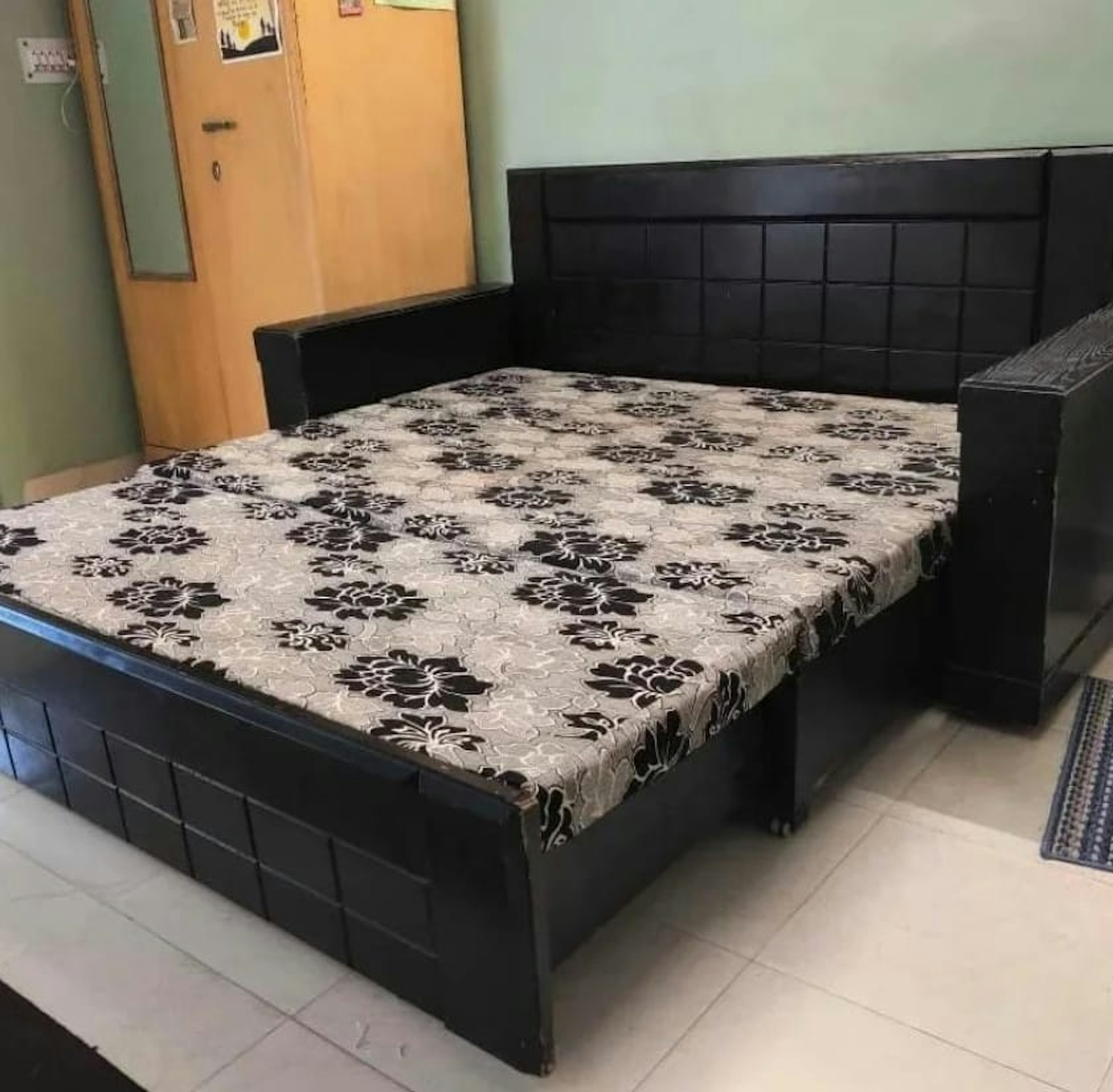 View - Sofa com bed with mattress  photos, Sofa com bed with mattress  available in Pune, make deal in 8000