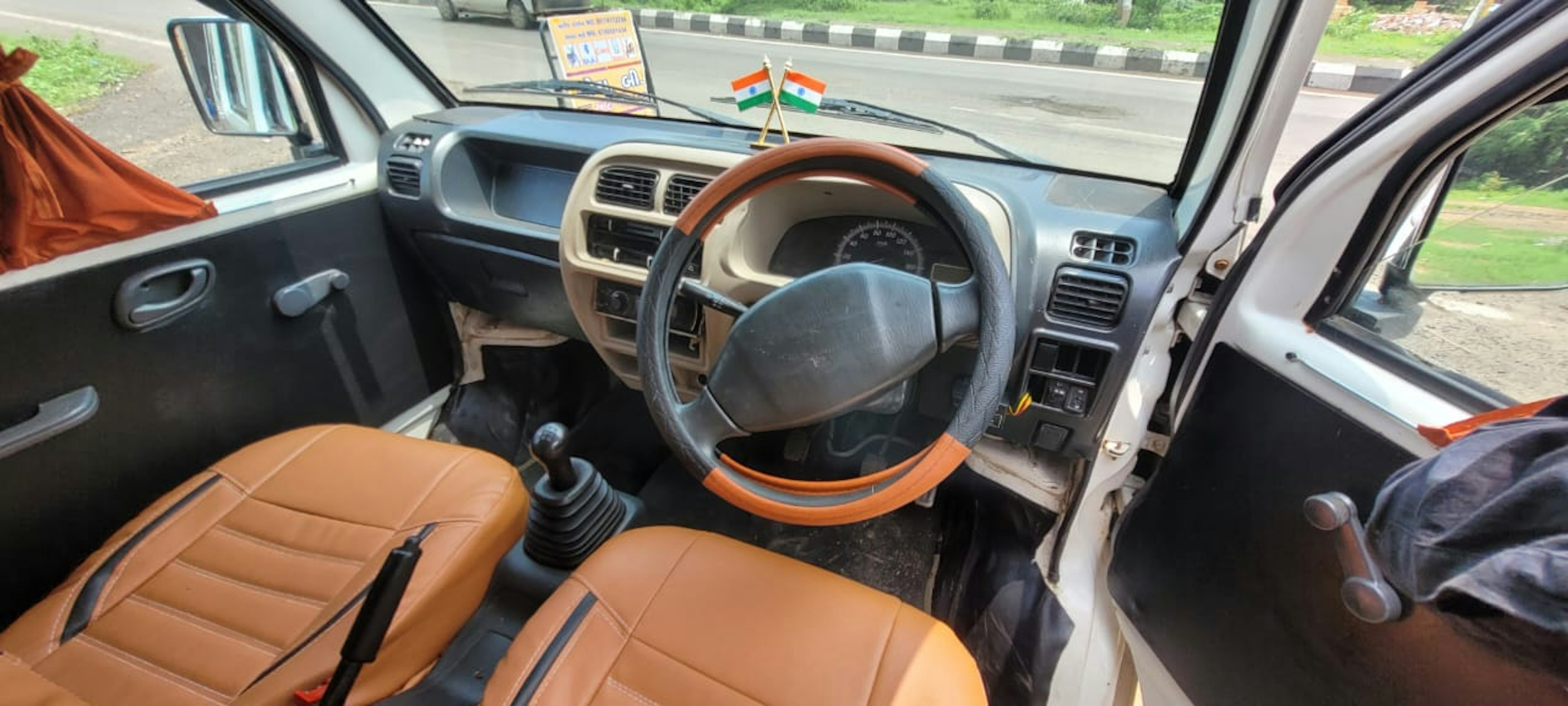View - Maruti Eeco photos, Maruti Eeco available in Ahmedabad, make deal in 340000