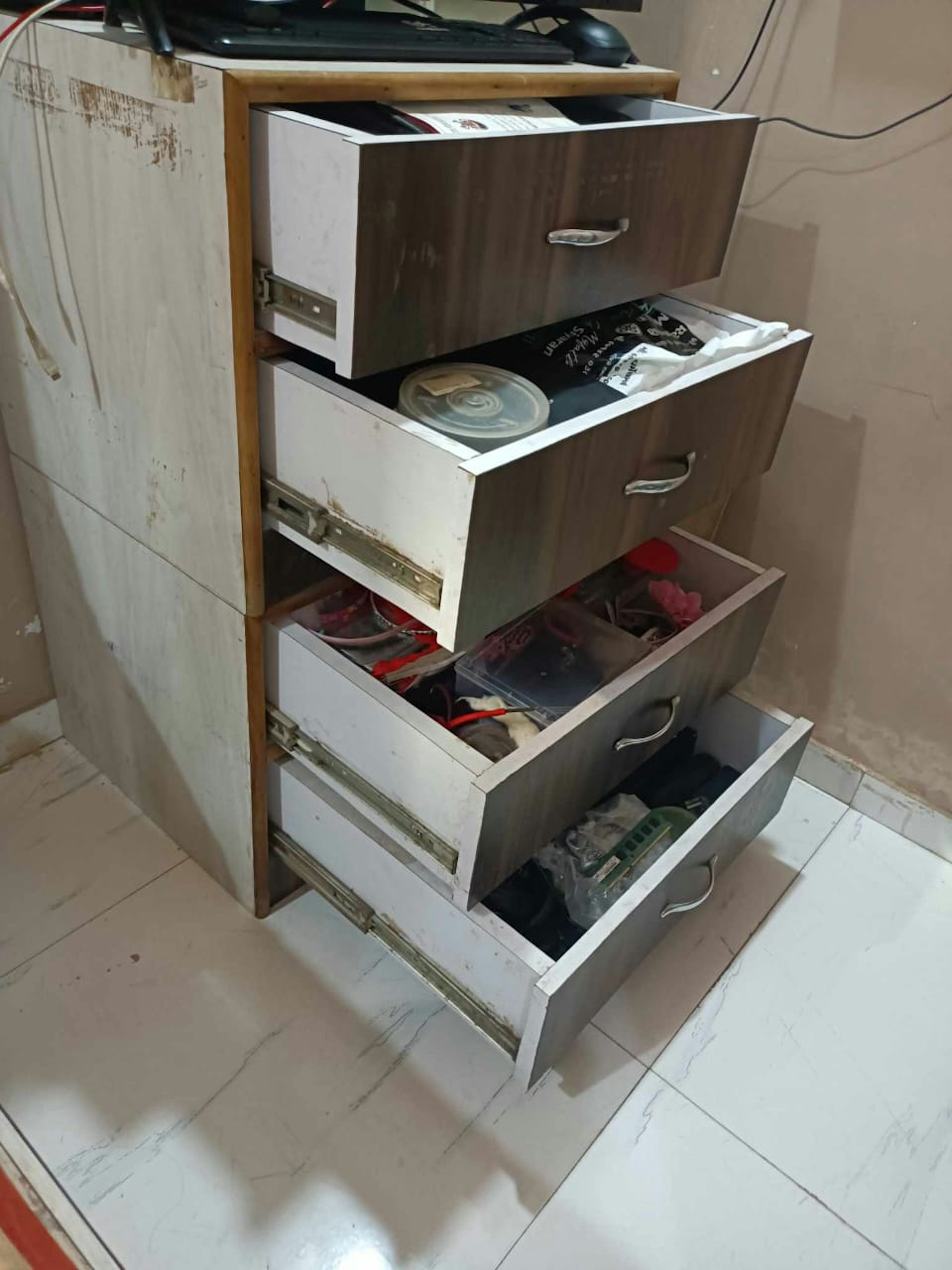 View - Wardrobe photos, Wardrobe available in Ahmedabad, make deal in 24000