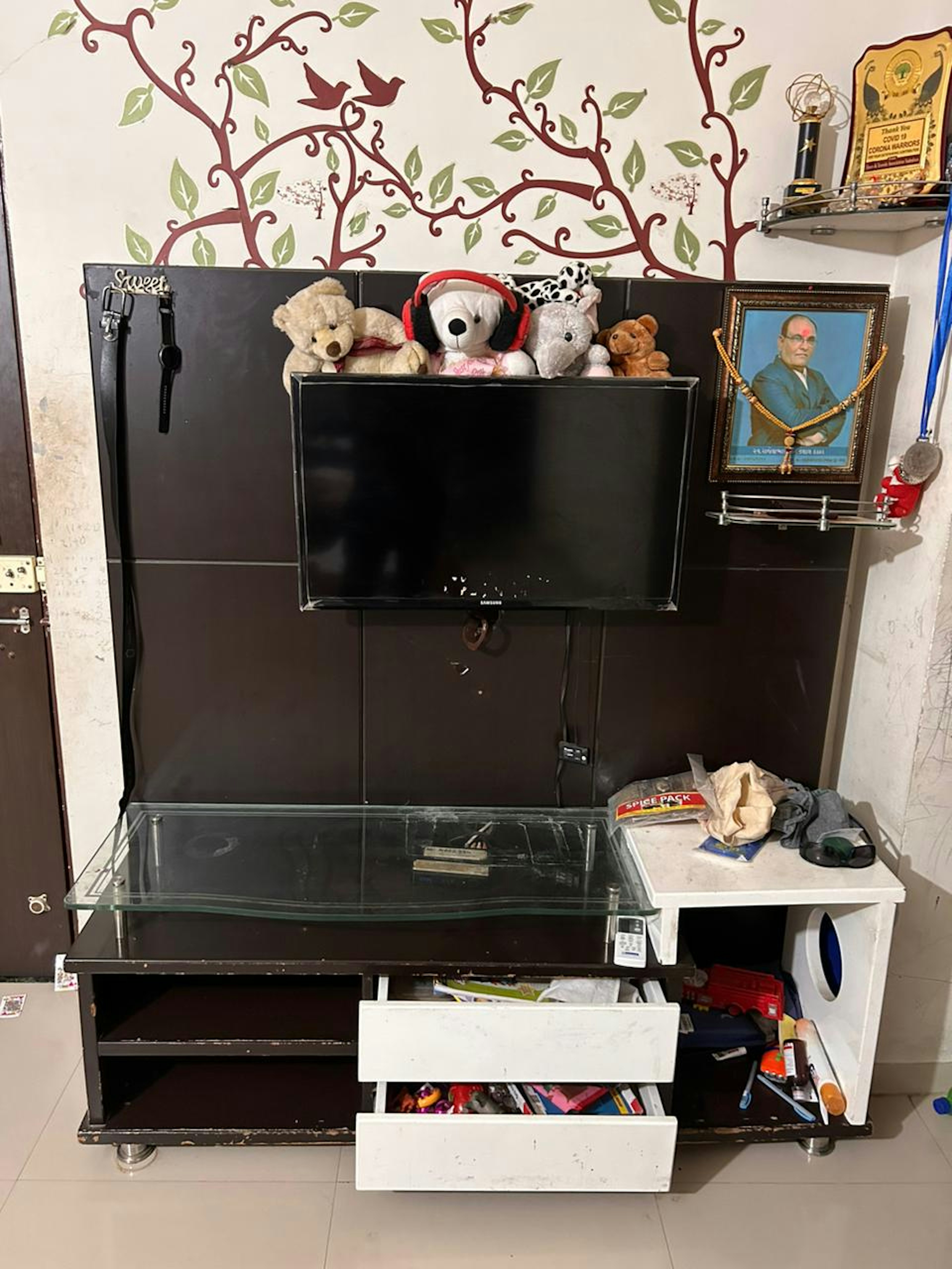 View - TV Unit (Shoe case) photos, TV Unit (Shoe case) available in Vadodara, make deal in 10000