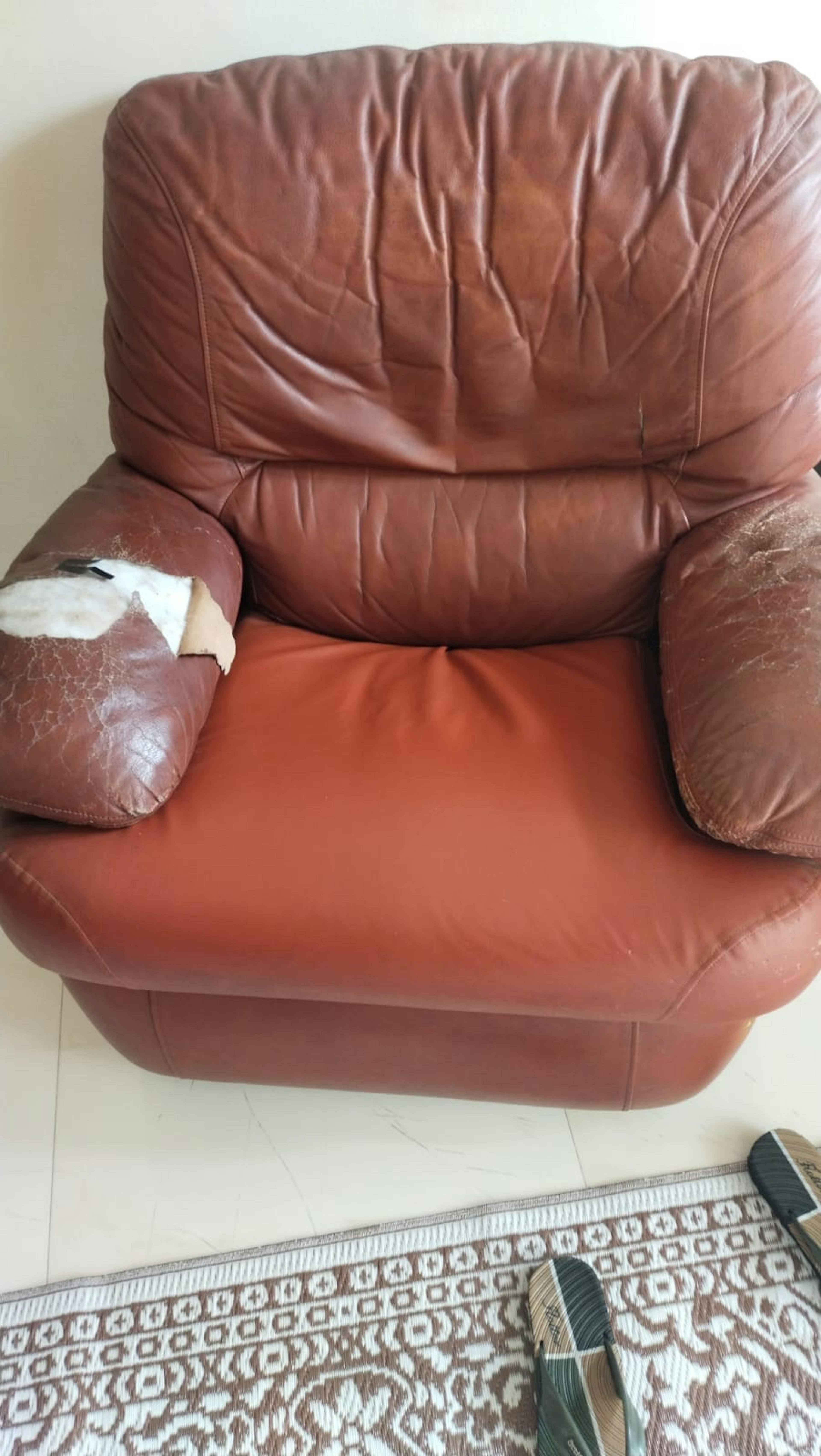 View - Sofa & Chairs photos, Sofa & Chairs available in Pune, make deal in 15000